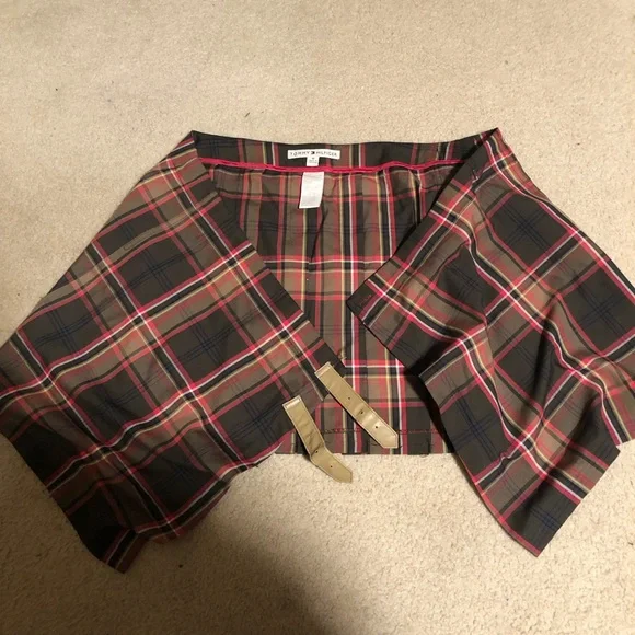 Tommy Hilfiger Wrap Around Pleated Plaid Skirt Size 12 - Picture 3 of 9
